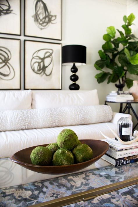 green moss balls Moss Decor, Long Bath, Chicago Apartment, Moss Balls, Coffee Table Decor, Coffee Table Styling, Home Ownership, White Decor, Wooden Bowls