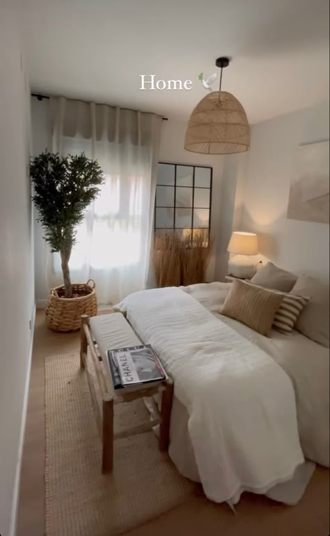 Tan Aesthetic Room Decor, Bedroom Decor Organic Modern, Neutral Apartment, Small Apartment Bedroom, Neutral Bedroom Decor, 아파트 인테리어, Apartment Decor Inspiration, Room Makeover Bedroom, Master Bedrooms Decor