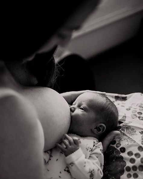 Labour Aesthetic, Breastfeeding Picture Ideas, Nursing Photography, Newborn Nursing, Fresh 48 Photography, Pregnancy Belly Photos, Breastfeeding Baby, Belly Photos, Pregnancy Belly