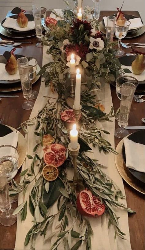 Simple Thanksgiving Table Decor, Thanksgiving Dinner Table Setting, Simple Thanksgiving Table, Dinner Party Table Settings, Modern Thanksgiving, Centerpiece Christmas, Thanksgiving Dinner Table, Tafel Decor, Thanksgiving Decorations Diy