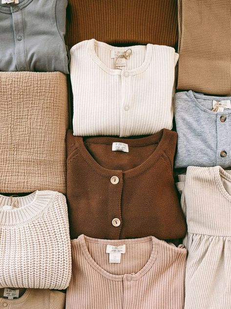 Clothes Layout, Fall Fashion Aesthetic, Flatlay Clothes, The Simple Folk, Fall Outfits Aesthetic, Play Clothes, Kids Clothing Brands, Thrifted Outfits, Flat Lay Photography