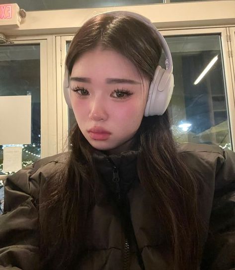 @joannascng on Instagram: "What am i listening to .. . . . . . #explore #explorepage" Abg Makeup Looks, Bunny Makeup Look, Y2k Tiktok, Outfits Asian, Viral Aesthetic, Chanel Lipstick, Vintage Ootd, Soft Makeup Looks, Workout Inspo