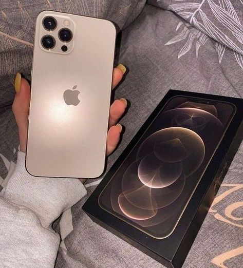 Win Phone, Game Hacker, Apple Iphone Accessories, Free Iphone Giveaway, Iphone Obsession, Gold Iphone, Apple Phone Case, Iphone Pro, Vision Board 2023