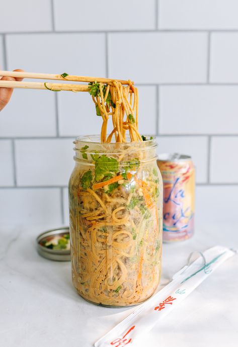 For an easy meal prep lunch or dinner, look no further than these mason jar meal prep cold noodles. Layer sauce on the bottom, followed by noodles, protein, veggies, and aromatics. When ready to eat, just shake and enjoy! Source: thewoksoflife.com Noodle Mason Jar Recipes, Small Lunch Meal Prep, Lunch Noodles Jar, Easy Work Lunch Meal Prep, Noodles Lunch Ideas, Easy Bring To Work Lunch, Easy Lunch Ideas For Work Make Ahead, Lunch Ideas Mason Jar, Container Meal Prep