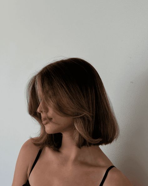 23 Perfect Summer Haircuts For 2024 Bob Framing Face, Cute Haircut Ideas Short, Short Hair With Subtle Highlights, Face Frame Haircut Short Hair, Soft Hair Highlights, Short Haircut Above Shoulder, Hair Above Shoulders With Layers, Short Hair And Face Framing, Bob Haircut Above Shoulder