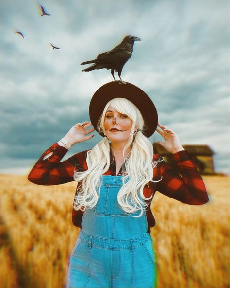 Halloween Costumes With Overalls, Costumes With Overalls, Super Easy Halloween Costumes, Scarecrow Halloween Makeup, Scarecrow Costume, Easy Halloween Costume, Boho Halloween, Clever Halloween Costumes, Halloween Makeup Pretty