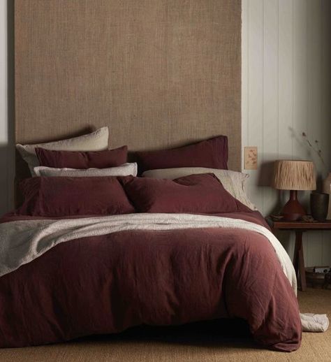 Dark Red Bed Sheets, Unique Duvet Covers, Washed Linen Duvet Cover, Kitchen Sofa, Cosy Bed, Natural Accessories, Green Duvet, Linen Duvet Cover, Red Bedding