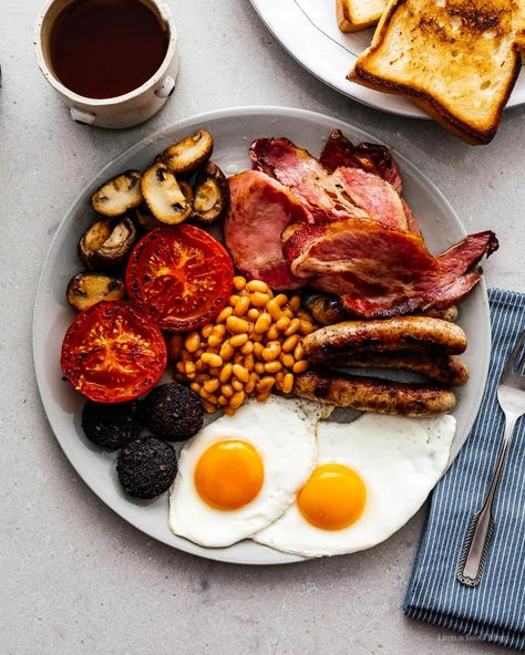 Uk Breakfast Ideas, Full Breakfast Ideas, English Breakfast Ideas, English Breakfast Recipe, Full English Breakfast Recipe, English Meals, Uk Breakfast, Rustic Breakfast, Food For Special Event