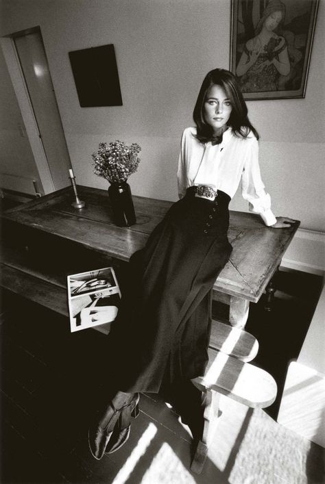 Jeanloup Sieff, French Vogue, Charlotte Rampling, Vogue France, Petite Fashion Tips, Petite Fashion, Vogue Paris, Fashion Pictures, Style Icons