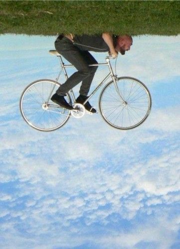 Illusion Photos, Forced Perspective, Perspective Photography, Riding A Bike, Foto Tips, Trik Fotografi, Jolie Photo, Creative Photos, 인물 사진