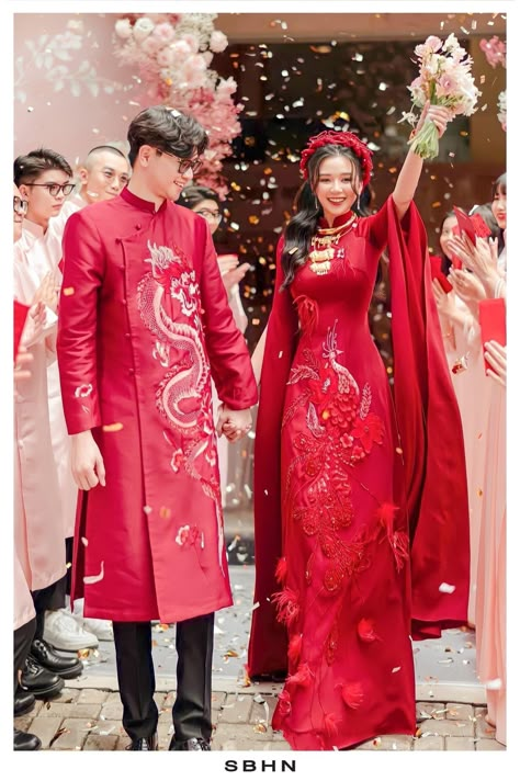 Modern Vietnamese Wedding Dress, Viet Wedding Dress, Vietnamese Wedding Ceremony, Traditional Vietnamese Wedding Dress, Vietnam Wedding Dress, Tea Ceremony Ao Dai, Vietnamese Wedding Ao Dai Red, Vietnamese Wedding Dress Ao Dai, Chinese Wedding Outfits