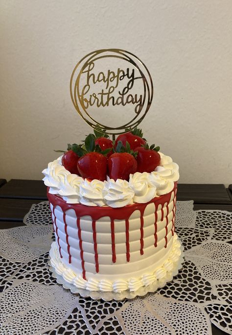 Fresh Strawberry Cake Decorations, Birthday Cake Wishes, Cakes Happy Birthday, Fruit Cake Design, Strawberry Birthday Cake, White Birthday Cakes, Mini Torte, Birthday Cake Decorating Ideas, Cake Decorating For Beginners