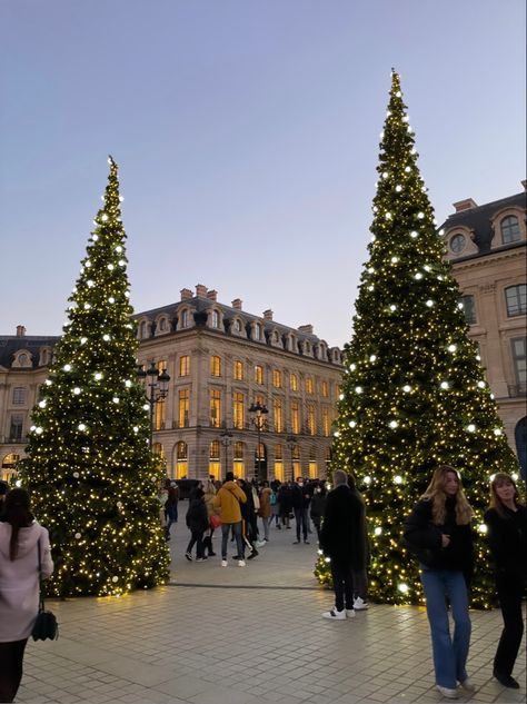 Virtual Vision Board, Best Christmas Destinations, France Winter, Paris Christmas, Paris Winter, France Aesthetic, Christmas Destinations, Christmas In Europe, Christmas Dreaming