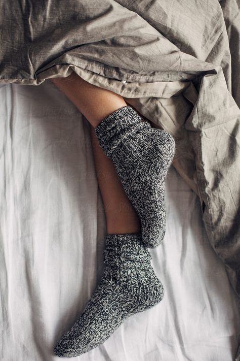 Feet of a woman sleeping in bed with wool socks on. Socks Photography, Socks Aesthetic, Snoring Remedies, Cooler Style, Bed Socks, When You Sleep, Sleeping In Bed, Cozy Socks, Sport Style