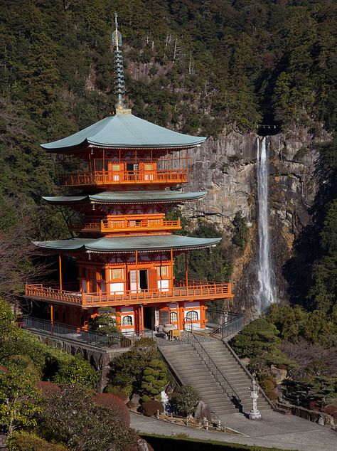 Shinto shrine near Nachi waterfall, Japans highest | Flickr - Photo Sharing! China Temple, Chinese Buildings, Pagoda Temple, Japanese Buildings, Japan Temple, Chinese Temple, Temple Photography, Famous Architecture, Japan Architecture