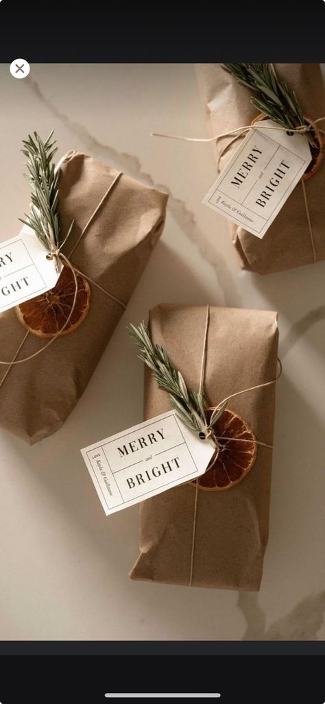 Baked Good Gift Wrapping, Neighbor Cookie Christmas Gifts, How To Wrap Food As A Gift, Simple Christmas Hampers Ideas, Christmas Food Wrapping Ideas, Dried Fruit Christmas Wrapping, Homemade Cookies Gift Packaging Ideas, Holiday Bread Wrapping, Christmas Food Gifts Packaging