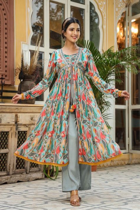 Middle Cut Kurti Design, Crop Top With Shrug, Cut Kurti Design, Pakistani Kurti Designs, Western Kurti, Pakistani Kurti, डिजाइनर कपड़े, Kurtis Designs, Lehenga Design