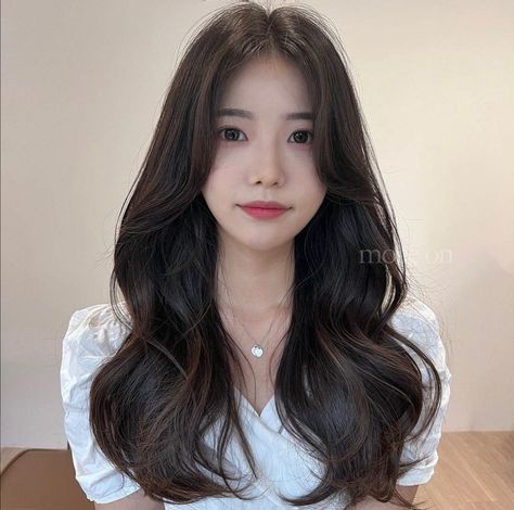 Korean Haircut Long, Korean Wavy Hair, Hairstyle Korean, Korean Long Hair, Korean Hairstyles, Brown Hair Looks, Bold Hair Color, Hair Inspiration Long, Haircut Inspo