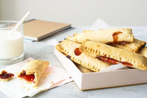 From pies to tarts – both sweet and savoury – get baking with these recipes that use up a packet of frozen shortcrust pastry. Short Crust Pastry, Shortcrust Pastry Recipes, Short Pastry, Coconut Muffins, Chocolate Slice, Easy Lunch Boxes, Cheap Recipes, Australia Food, Lunch Box Snacks