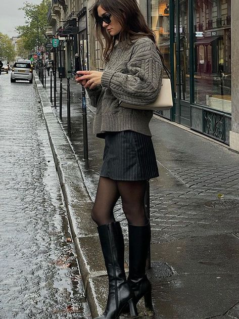 This French-Girl Outfit Formula Never Fails to Make Me Look Chic in Winter 10 Winter Outfits, French Outfits, Stile Blair Waldorf, Adrette Outfits, Rok Mini, Mode Tips, Fest Outfits, French Women Style, Skandinavian Fashion