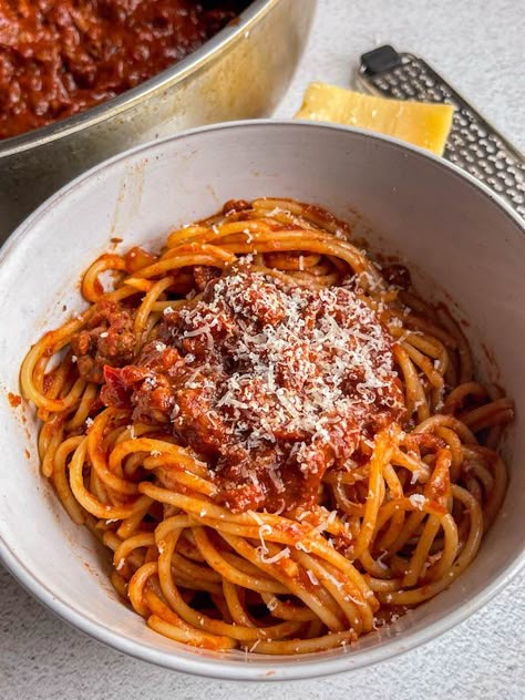 Classic Spaghetti Bolognese Ground Beef For Spaghetti, How To Cook Turkey, Turkey Spaghetti, Turkey Ground, Cook Turkey, Spaghetti Bolognese Recipe, Greek Recipes Authentic, Bolognese Recipe, Freezer Meal Prep