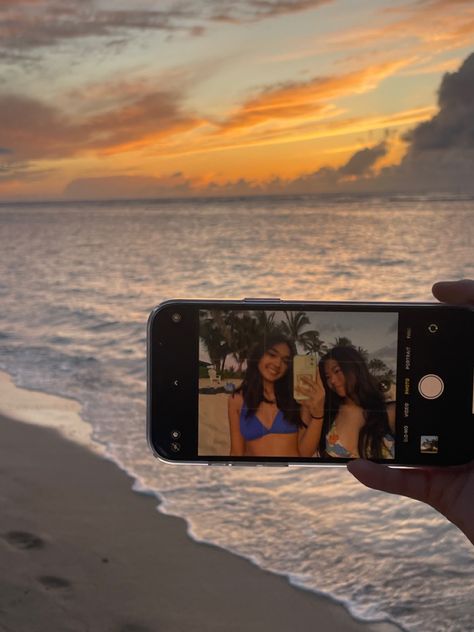 summer, beach, selfie, sunset, beach, beach sunset, hawaii, vacation, summer inspo, friends, beachy, aesthetic beach, beach sunset, sunset pics, sunset inspo Art For Walls, Walls Art, Art Deco Engagement, Art Nouveau Art, Nouveau Art, Journal Art, Gallery Art, Fashion Mistakes, Wall Arts