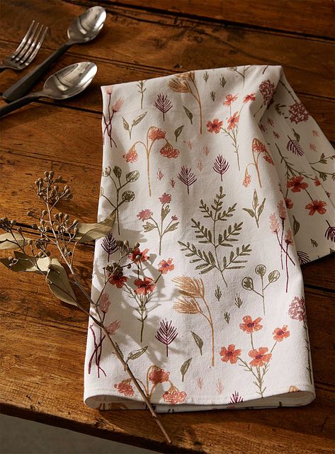 Sketched+flowers+tea+towel Sketched Flowers, Blooming Sunflower, Floral Towels, Kitchen Larder, Flowers Tea, Clear Glass Vases, Euro Pillow Shams, Store Displays, Trendy Boho