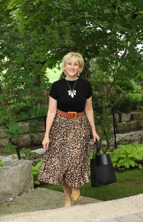 Western Winter Outfits, Printed Skirt Outfit, Western Winter, Perfect Summer Outfit, Leopard Print Skirt, Easy Outfit, Leopard Skirt, Fashion For Women Over 40, Over 50 Womens Fashion