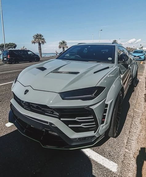 Lambo Truck, Aventador Lamborghini, Tmax Yamaha, Luxe Auto's, Dream Cars Mercedes, New Luxury Cars, Top Luxury Cars, Lamborghini Urus, Lux Cars