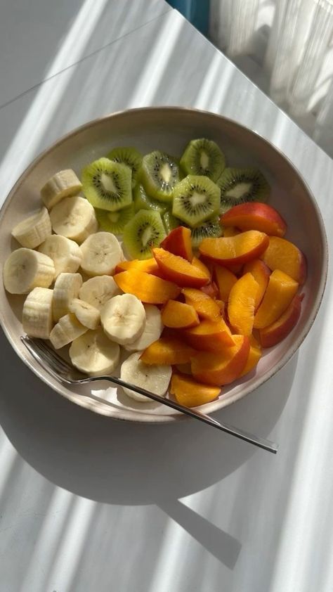 Fruit Breakfast Aesthetic, Summer Vision, Aesthetic Foods, Resep Diet, Healthy Food Inspiration, Healthy Food Dishes, Makanan Diet, Healthy Food Motivation, Healthy Lifestyle Food