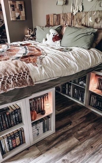 Bed With Walls Around It, Small Room Decor Aesthetic Ideas, Bed On Bookshelves, Bed And Bookshelves, Small Room With Bookshelves, Booktok Room Aesthetic, Diy Shelving Ideas For Bedroom, Bookshelves Bedroom Ideas, Book Room Ideas Bedrooms