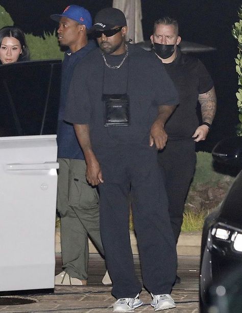 Kanye Black Outfit, Kanye West Outfits Street Styles, Kanye West Fits, Kanye Fits, Kanye Style, Kanye West Outfits, Kanye Fashion, Kanye Yeezy, Ocean Outfits