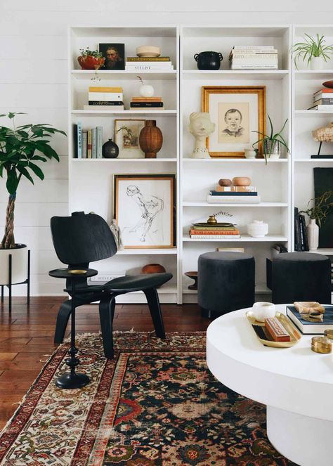 Eclectic Interior Design, Mid Century Modern Interiors, Amber Interiors, Style Deco, Eclectic Design, Eclectic Interior, Traditional Interior, Living Room Inspo, Eclectic Decor