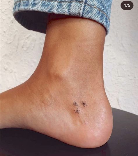 Matching Tattoo Minimalist, Small Tattoos Above Elbow Simple, Simple Temporary Tattoo Designs, Tattoos On Thick Woman, Small Tattoo Ideas Biblical, Minimalist Dainty Tattoo, Minimalistic Tatoos Ideas, Minimalistic Tatoos Aesthetic, Lexi Hidalgo Earth Tattoo