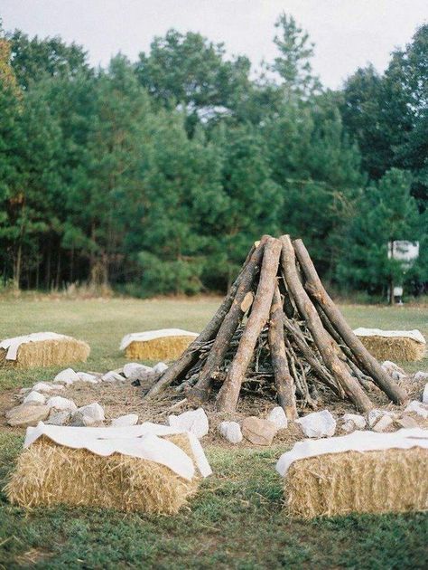 Backyard Wedding Reception Decorations, Outdoor Night Wedding, Bonfire Wedding, Fall Engagement Parties, Country Wedding Reception, Country Wedding Inspiration, Bonfire Party, Wedding Backyard Reception, Rustic Farm Wedding