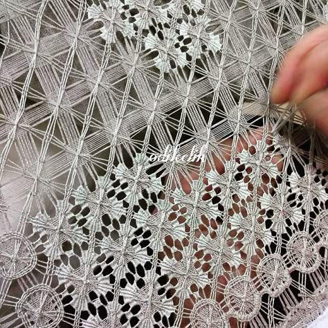 Deshilados/ Maria L.bertolino/ www.pinterest.com... Teneriffe, Lace Weave, Drawn Thread, Point Lace, Hardanger Embroidery, Pola Sulam, Tatting Lace, Linens And Lace, Handmade Lace