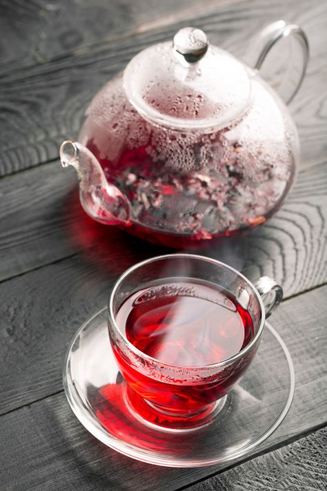 Roselle Juice, Roselle Tea, Roselle Hibiscus, Tea Vibes, Hibiscus Tea Benefits, Health Benefits Of Tea, Iced Tea Cocktails, Rose Mallow, Benefits Of Tea