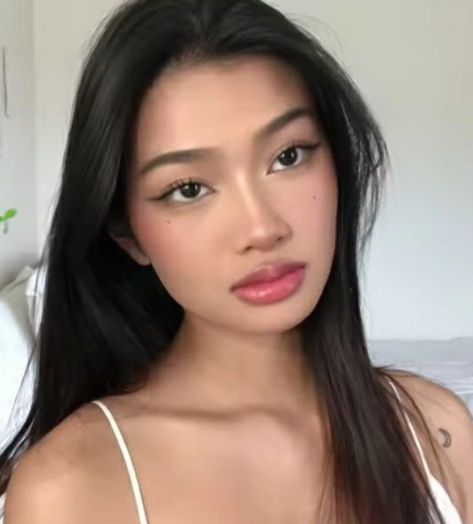 Simple Makeup Looks Morena, Makeup For Southeast Asian, Make Up Looks For Morena Skin, Simple Make Up For Morena Skin, Makeup Filipino Skin, Dear Peachy Makeup, Filipina Eye Makeup, Make Up Inspo For Morena, Peachy Makeup Look On Dark Skin