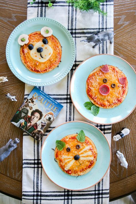 Dolittle   Animal Pizza Movie Night | The Frosted Petticoat Kids Pizza Ideas, Animal Pizza, Pizza Movie Night, Pizza For Kids, Animal Themed Food, Kids Pizza Party, Creative Pizza, Kids Pizza, Pizza Shapes