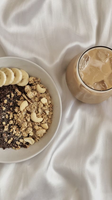 Beige Health Aesthetic, Brown Healthy Aesthetic, Oatmeal Breakfast Aesthetic, Healthy Food Beige Aesthetic, Health Nut Aesthetic, Aesthetic Oatmeal, Breakfast Aesthetic Oatmeal, Beige Food, Aesthetic Oatmeal Bowl