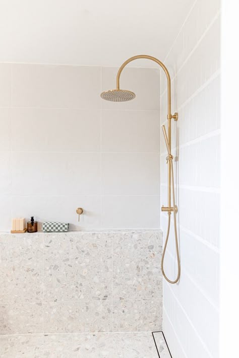 Bathroom Terrazzo, Terrazzo Bathroom, Mediterranean Bathroom, Mediterranean Vibes, Coastal Bathrooms, Bathroom Design Inspiration, Gold Bathroom, Bathroom Inspiration Decor, Bathroom Trends