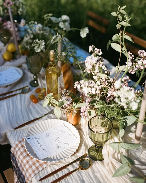 my girl @sungrown.florals sure knows how to make a tablescape 🌾🌞 shot on 35mm & 120mm film Circle Table Decor Party, Botanical Table Setting, Vintage Place Settings Wedding, Wedding Cutlery Ideas, Wedding Table Without Plates, How To Set A Table, Mismatched Plates Table Setting, Garden Party Tablescapes, Country Dinner Party