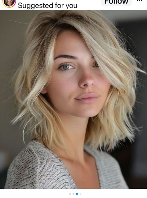 Midi Bob Haircut, Midi Bob, Heart Face Makeup, Hair Trends 2024, Short Hairstyle Women, Mom Cut, Chic Bob, Haircut Mid Length, Edgy Short Hair