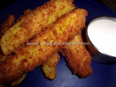 Fry Dip, Manly Food, Fried Pickle Spears, Dill Pickle Spears, Appalachian Kitchen, Fried Dill Pickles, Pickle Spears, Fried Pickles Recipe, Ginger Salad Dressings