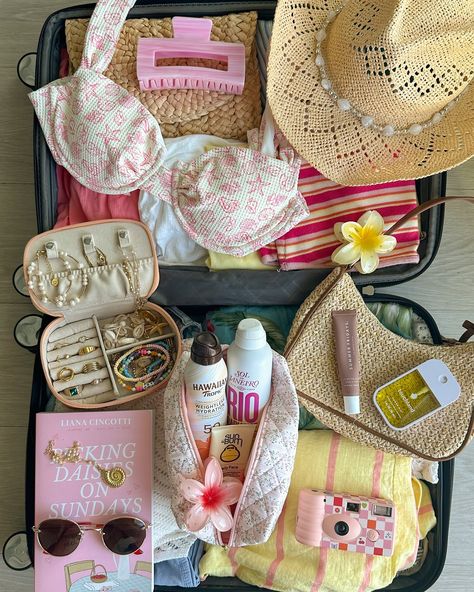 cruise crumbs🛳️☀️🌊 Summer Packing Aesthetic, Holiday Packing Aesthetic, Greece Essentials, Packing Beach Vacation, International Travel Must Haves, Bahamas Packing List, Aesthetic Cruise, Cruise Must Haves, Cruise Packing List Caribbean