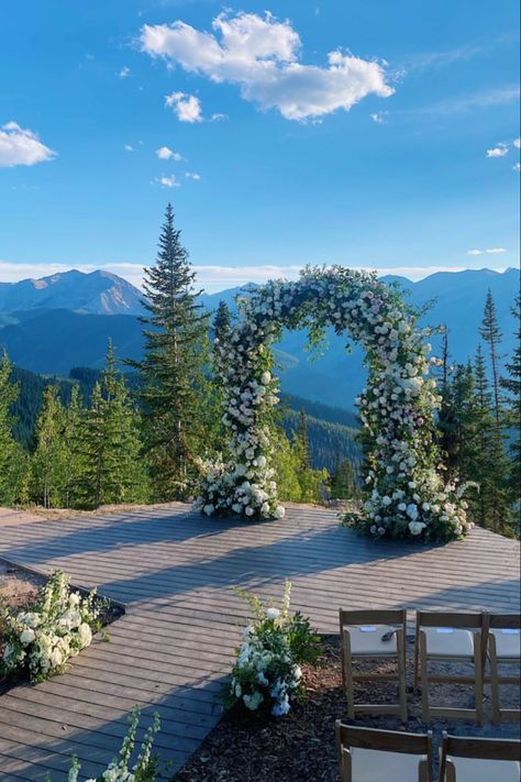 Wedding Arch Ideas Mountain, Mountain Background Wedding, April Mountain Wedding, Lakeside Mountain Wedding, Wedding Venues Mountain View, Mendoza Argentina Wedding, Wedding Inspiration Mountain, Mountain View Wedding Ceremony, Mountain Venue Wedding