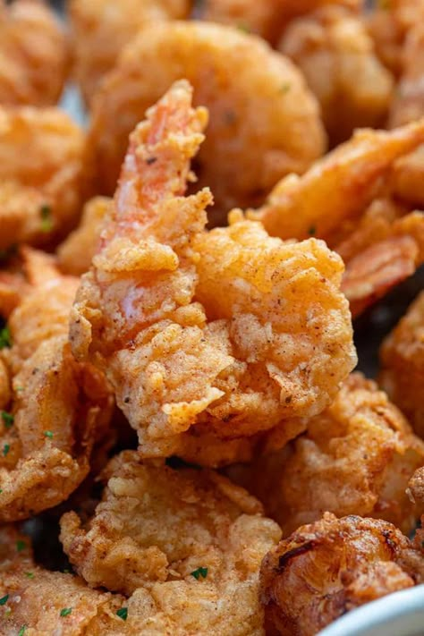 Fried Shrimp are large shrimp coated in a seasoned flour and buttermilk mixture, then deep-fried to crispy, golden perfection. It can be served as the main dish with sides or as a delicious appetizer with dipping options. Buttermilk Fried Shrimp, Deep Fried Shrimp Recipes, Chinese Fried Shrimp, Fried Butterfly Shrimp, Deep Fried Lobster, Fried Shrimp Tacos, Fried Shrimp Batter, Fried Shrimp Recipes Easy, Shrimp Bites