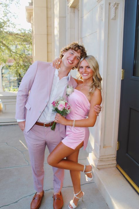 Pink And Tan Prom Couple, Hoco Color Ideas, Hoco Pic Inspo Couple, Hoco Aesthetic Couple, Cute Hoco Couple Poses, Homecoming Pose Ideas With Date, Homecoming Poses With 3 Friends, Homecoming Couple Pics, Cute Couple Hoco Pictures