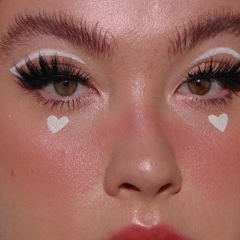 Valentines Day Fits, Nose Highlight, Highlight Palette, Day Fits, Highlighter Palette, Make Up Inspo, Fashion White, Bh Cosmetics, Makeup Tutorials