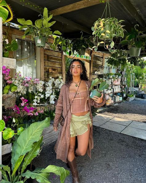 All Posts • Instagram Earthy Outfits Aesthetic, Goddess Outfit, Fairy Outfit, Earthy Outfits, Estilo Hippie, Garden Fairy, Hippie Outfits, How To Pose, Mode Inspiration